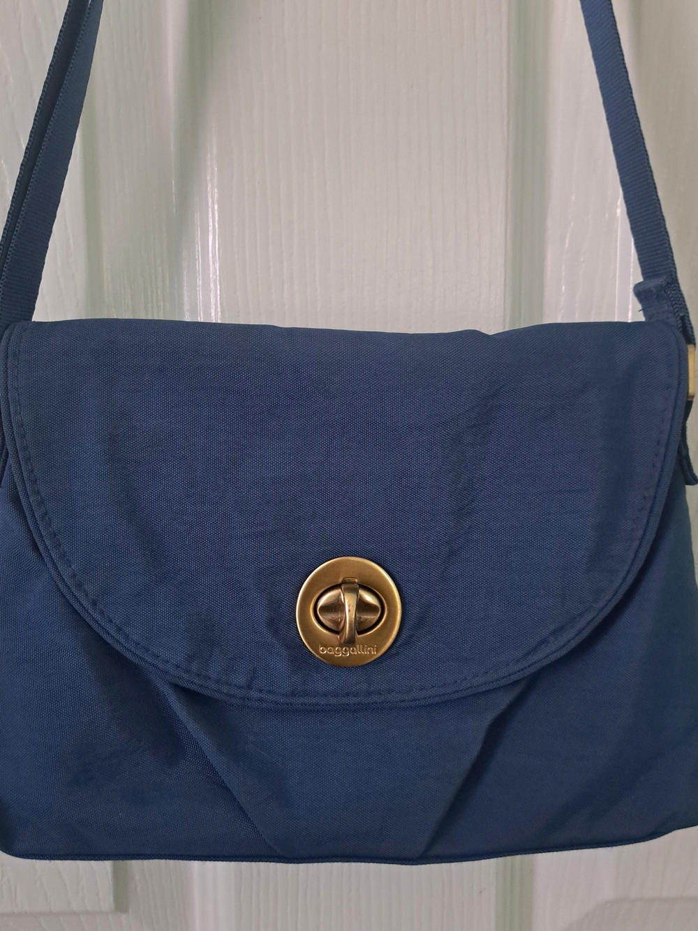 Baggallini Crossbody Bag with Gold Tone Turn-Lock - Picture 2 of 7